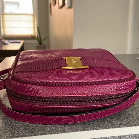 Vintage SALVATORE FERRAGAMO Raspberry Vara Embossed Leather Crossbody - Picture 6 of 11